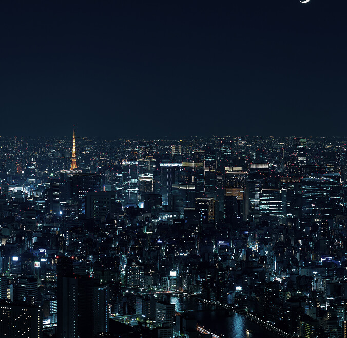 夜の街並みと高層ビル群